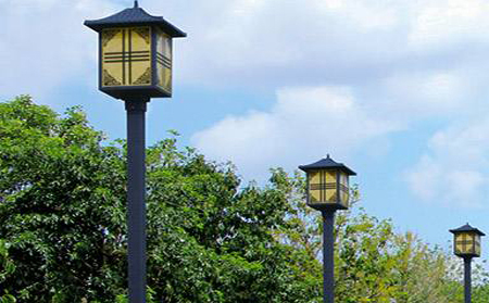 太阳能墨竹工卡庭院灯怎么选亮度与续航更耐用